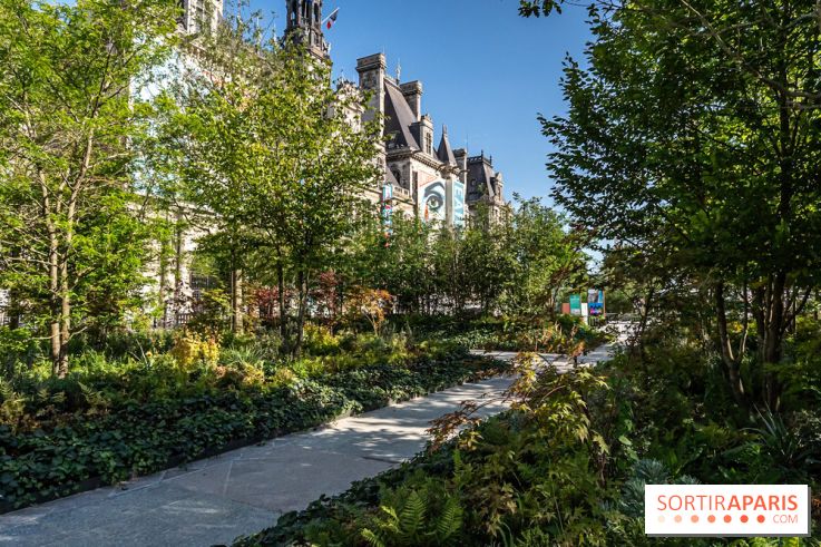 Hôtel de Ville - De Paris à Belem - Forêt Urbaine - Obey  - A7C03311