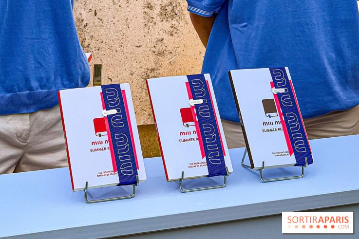 Miu Miu Summer Reads : la maison italienne ouvre un pop up et distribue des livres gratuits à Paris