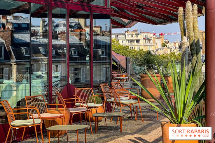 Bar Les Ombres : cocktails & tapas sur le rooftop du Musée du Quai Branly avec vue sur la tour Eiffel