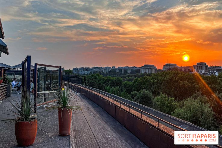 Bar Les Ombres : cocktails & tapas sur le rooftop du Musée du Quai Branly avec vue sur la tour Eiffel - 2