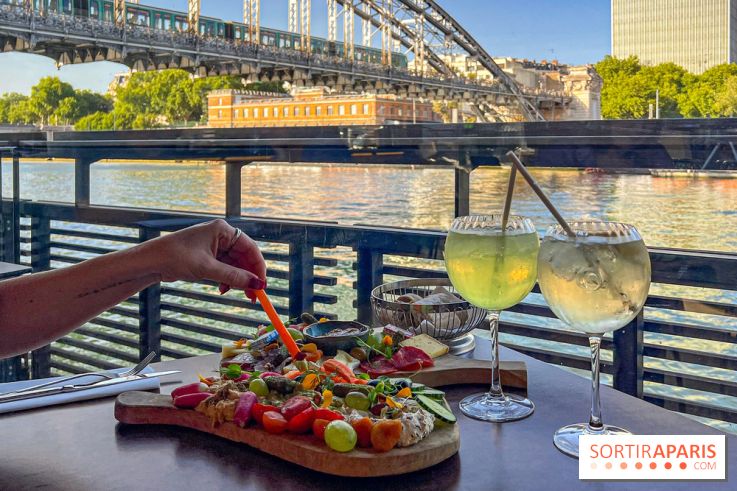 Bar du OFF Paris Seine - 1EE609BB AC9A 48E7 A7C5 32B846D94439