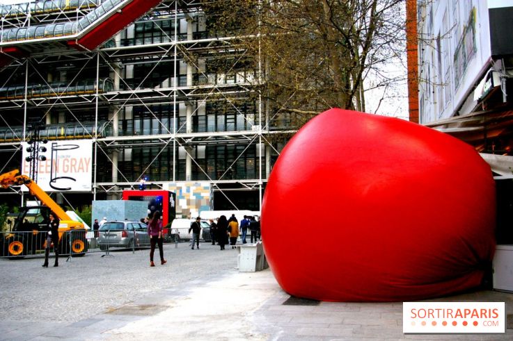 Le RedBall Project de Kurt Perschke débarque à Paris