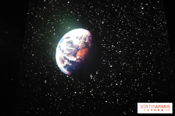 Destination Lune : un voyage immersif dans les étoiles à l'Atelier des Lumières - photos - fotor 1758652424593