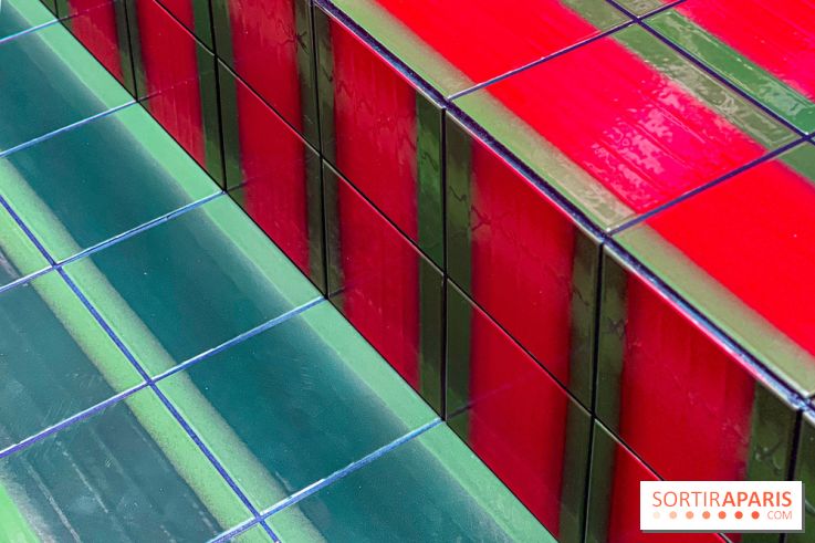 Plaza Athénée : une installation design XXL gratuite signée Uchronia exposée dans la cour du palace - IMG 1168 jpg 2