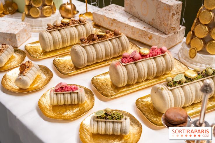 Les bûches et créations de Noël et fêtes de Ladurée 2025