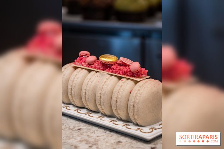 Les bûches et créations de Noël et fêtes de Ladurée 2025