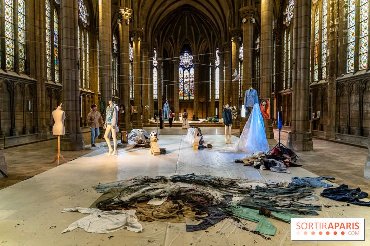 Exposition street-art et mode gratuit dans une chapelle à Paris : à la Croisée des Arts - photos