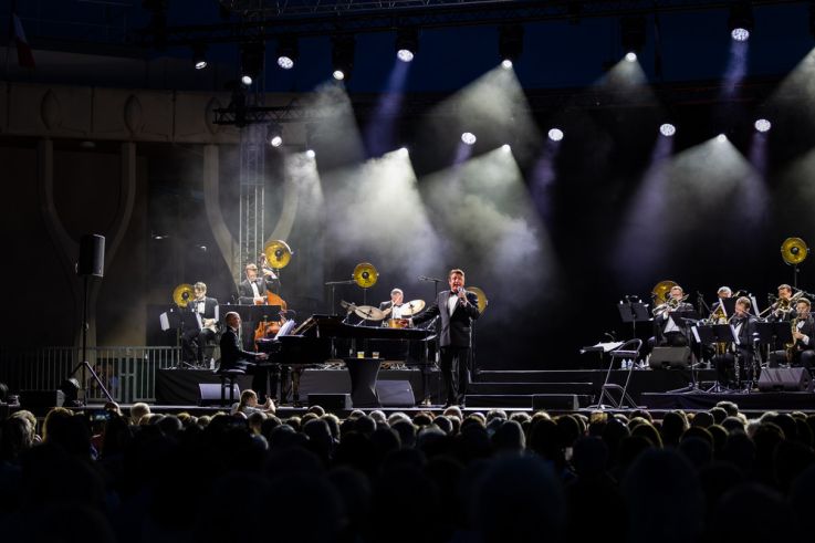 Concert hommage à Frank Sinatra : The Voice is Back à la Salle Pleyel - FDJ Concert Sinatra  75A2502 Justine Delmottecopyright associé   © Ville de Saint Raphaël – Justine Delmotte