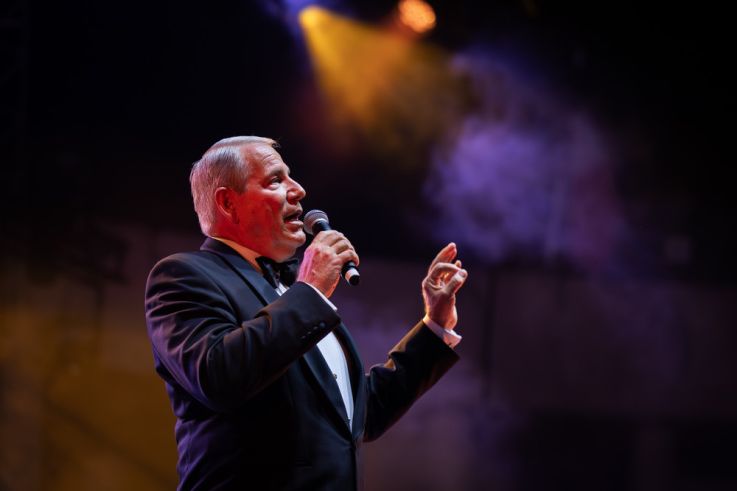 Concert hommage à Frank Sinatra : The Voice is Back à la Salle Pleyel - FDJ Concert Sinatra  75A2875 Justine Delmottecopyright associé   © Ville de Saint Raphaël – Justine Delmotte