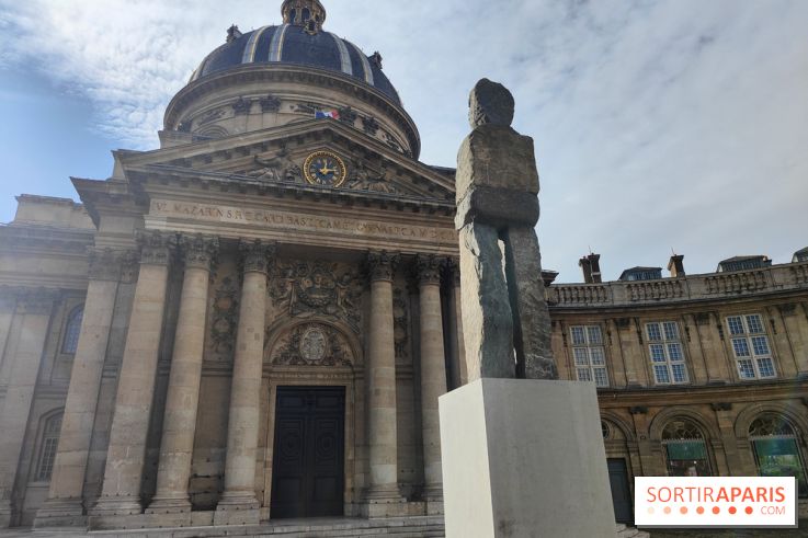 Art Basel Paris 2025 : un totem monumental installé sur le parvis de l'Institut de France - fotor 1760961310949