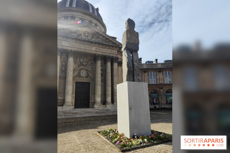 Art Basel Paris 2025 : un totem monumental installé sur le parvis de l'Institut de France - fotor 1760961273488