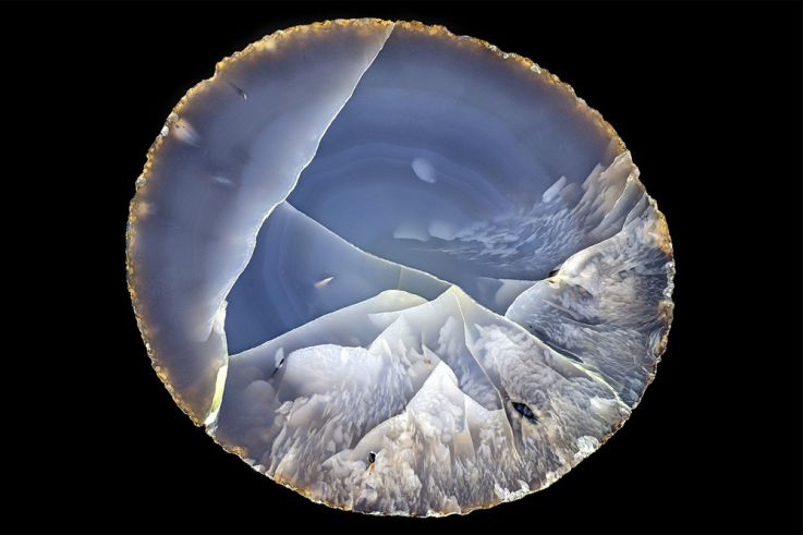 Rêveries de pierres : Poésie et minéraux de Roger Caillois  - Agate, Probablement Rio Grande do Sul (Brésil), Paris, MNHN, collection de minéraux et gemmes, cliché François Farges 1500x1000