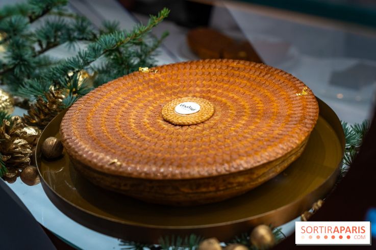 Bûche de Noël Lenôtre 2025 : Le train des Merveilles et les créations de fête - photos