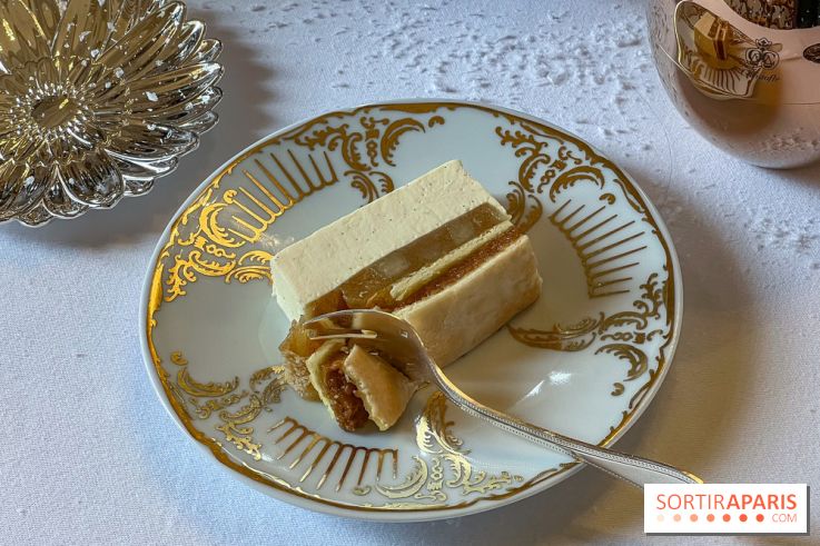 La Bûche de Noël 2025 de l'Hôtel de Crillon par Matthieu Carlin : le palace ... à croquer !