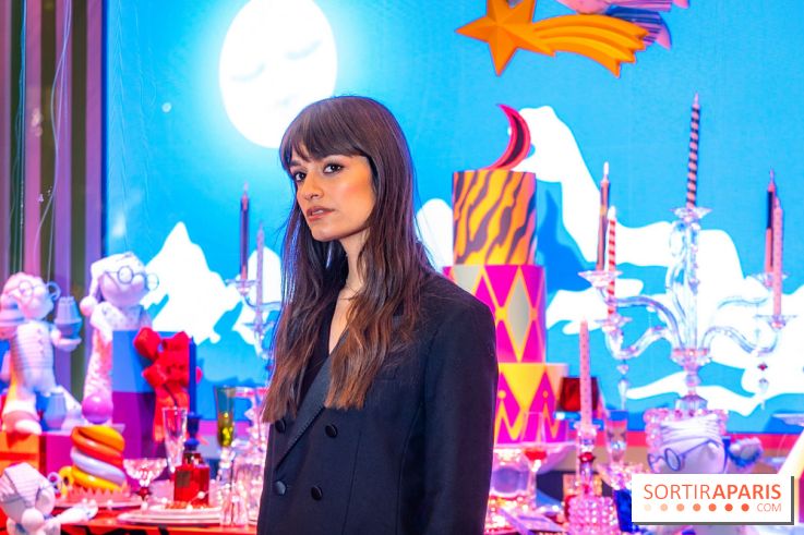 Vitrines et sapin de Noël des Galeries Lafayettes avec Clara Luciani - photos