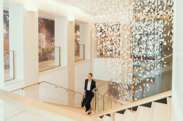 Les fêtes de Noël au Dolce Versailles - Dolce by Wyndham Versailles, Domaine du Montcel   Lobby Stairs (7) web