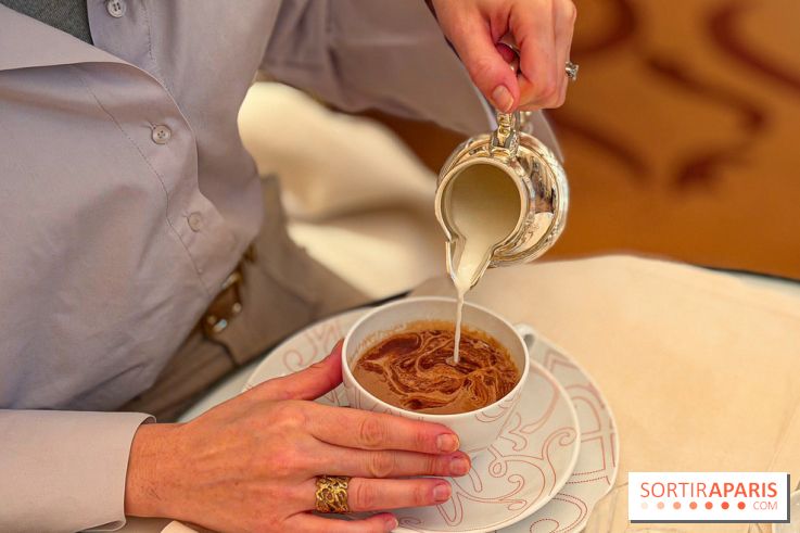 Noël 2025 au Plaza Athénée : tea time festif en famille, patinoire enchantée et chalet-raclette - IMG 4271