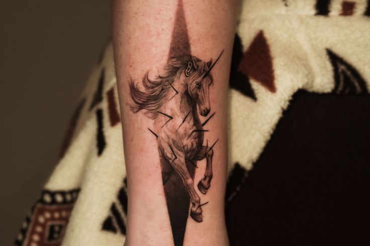 Leandro Muniz: projets de tatouage sur-mesure en micro-réalisme et blackwork à Paris