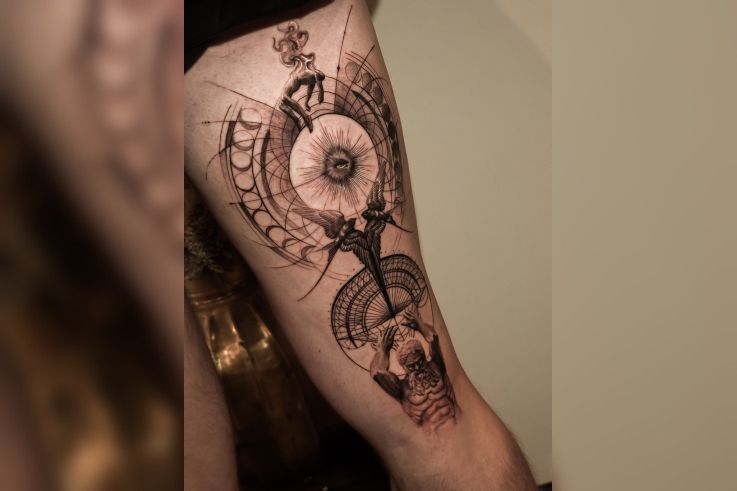 Leandro Muniz: projets de tatouage sur-mesure en micro-réalisme et blackwork à Paris