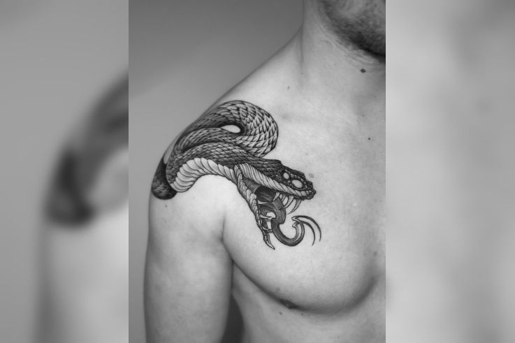 Leandro Muniz: projets de tatouage sur-mesure en micro-réalisme et blackwork à Paris