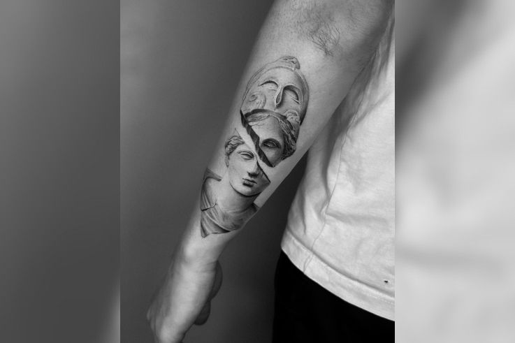 Leandro Muniz: projets de tatouage sur-mesure en micro-réalisme et blackwork à Paris