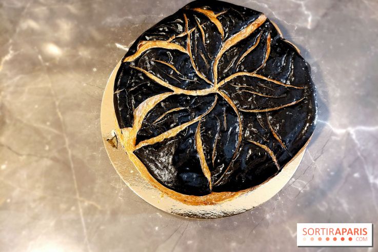 Aki Boulangerie : nos photos de sa galette des rois au sésame noir - Galette Aki Boulangerie 2