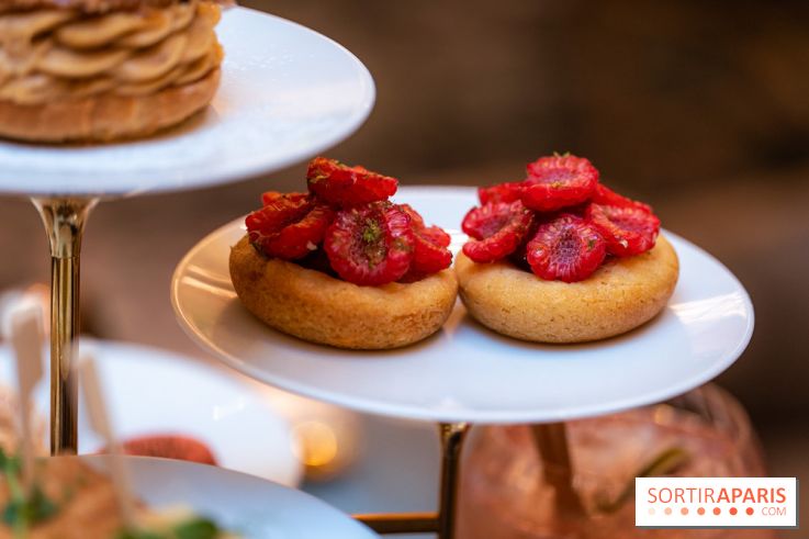 Le tea time Emily in Paris de l'Hôtel du Louvre - A7C04051