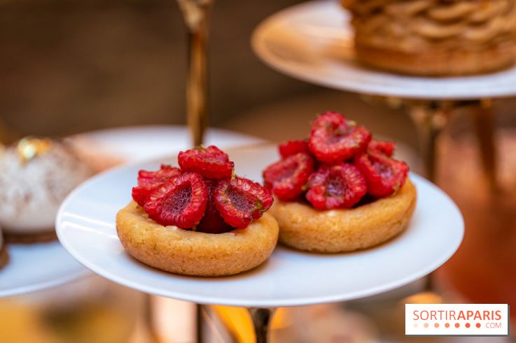 Le tea time Emily in Paris de l'Hôtel du Louvre - A7C04055