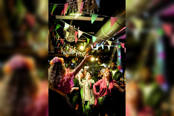 À Paris, Annette K. fait entrer le soleil et chasse la déprime hivernale