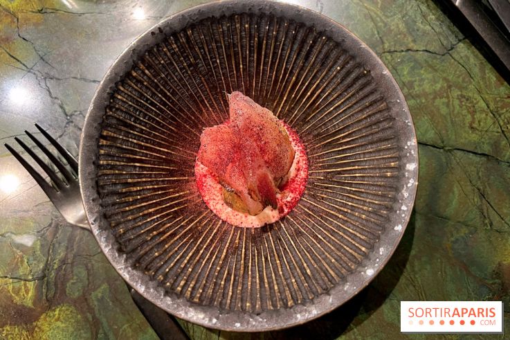 Mantra - Beignet de datte, crème d'oignons, guanciale