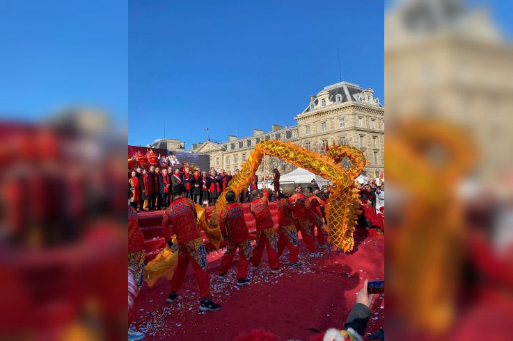 Défilés, dragons et saveurs asiatiques : la place de la République célèbre l’Année du Cheval - 2 2