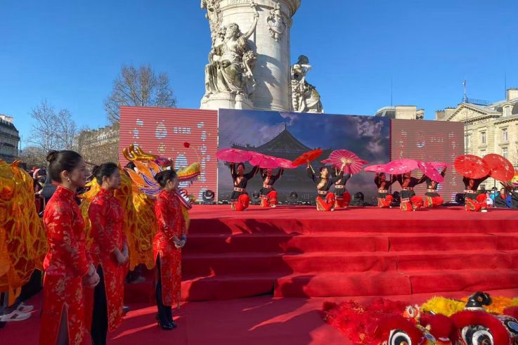 Défilés, dragons et saveurs asiatiques : la place de la République célèbre l’Année du Cheval - 3 2