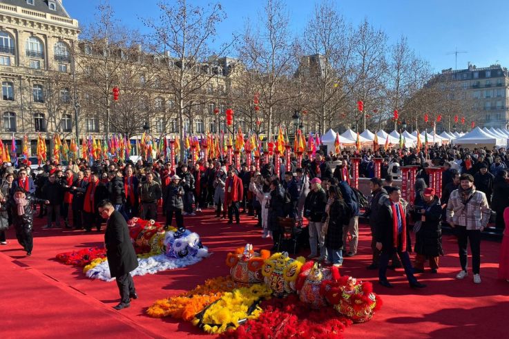 Défilés, dragons et saveurs asiatiques : la place de la République célèbre l’Année du Cheval - 6 2