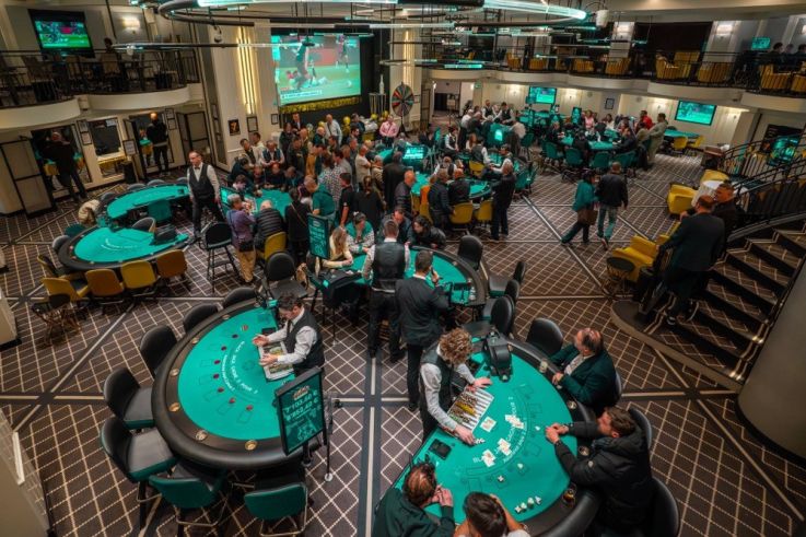 Paris Élysées Club : temple du jeu dans la capitale  - (1)