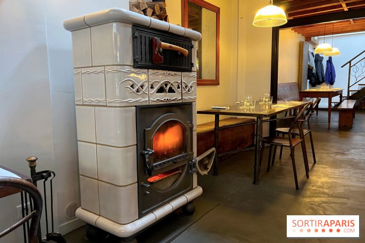 Café de l'Usine - Décoration poele cheminée