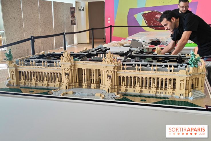 Insolite : assistez au montage en live d'une maquette LEGO du Grand Palais