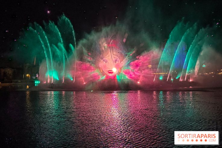 Disneyland Paris : Disney Cascade of Lights, le spectacle nocturne sur Adventure Bay