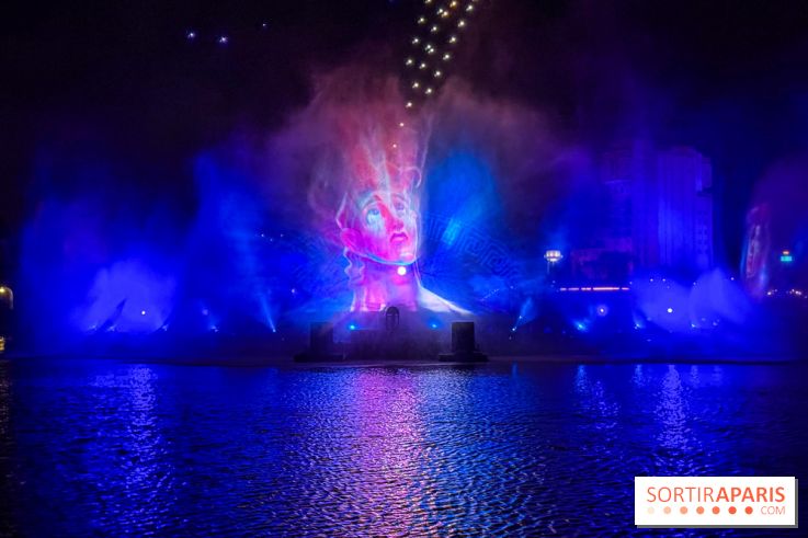 Disneyland Paris : Disney Cascade of Lights, le spectacle nocturne sur Adventure Bay