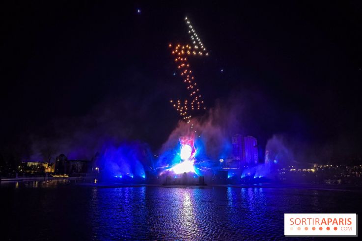 Disneyland Paris : Disney Cascade of Lights, le spectacle nocturne sur Adventure Bay