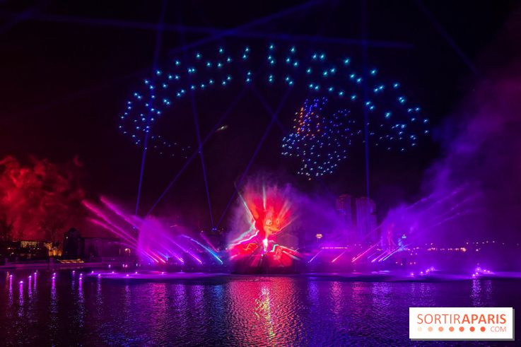 Disneyland Paris : Disney Cascade of Lights, le spectacle nocturne sur Adventure Bay