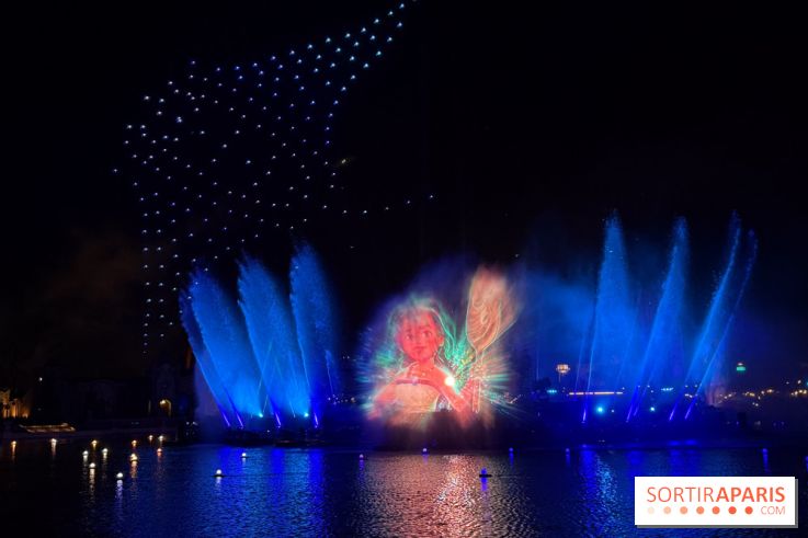 Disneyland Paris : Disney Cascade of Lights, le spectacle nocturne sur Adventure Bay