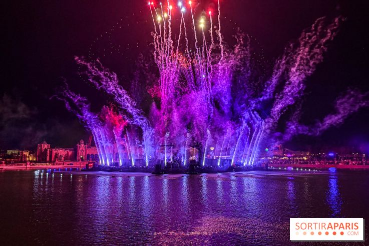 Disneyland Paris : Disney Cascade of Lights, le spectacle nocturne sur Adventure Bay
