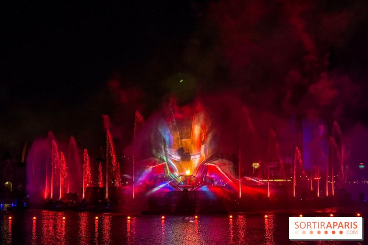 Disneyland Paris : Disney Cascade of Lights, le spectacle nocturne sur Adventure Bay