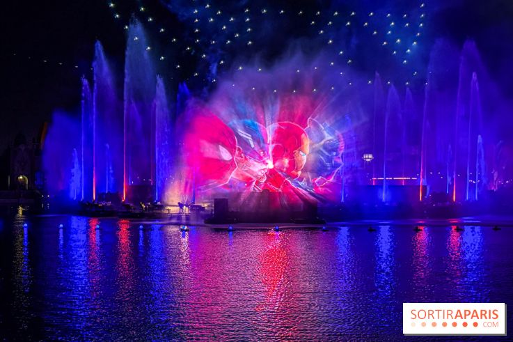 Disneyland Paris : Disney Cascade of Lights, le spectacle nocturne sur Adventure Bay
