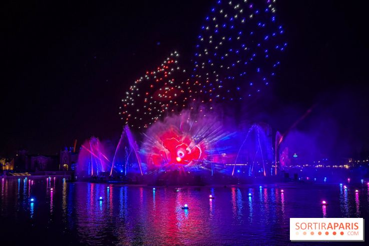 Disneyland Paris : Disney Cascade of Lights, le spectacle nocturne sur Adventure Bay