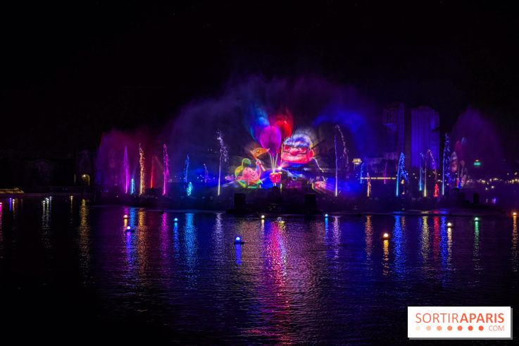 Disneyland Paris : Disney Cascade of Lights, le spectacle nocturne sur Adventure Bay