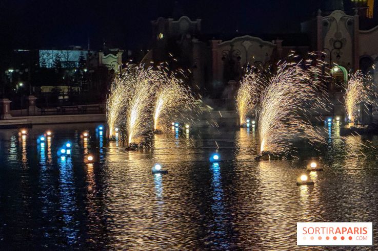 Disneyland Paris : Disney Cascade of Lights, le spectacle nocturne sur Adventure Bay