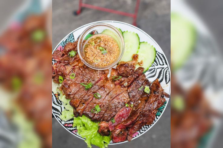 SEP LAÏ à Paris : aperçu des spécialités laotiennes proposées à la carte - Notre larme du tigre   on sait que vous l’adorez, alors on se permet 🐯