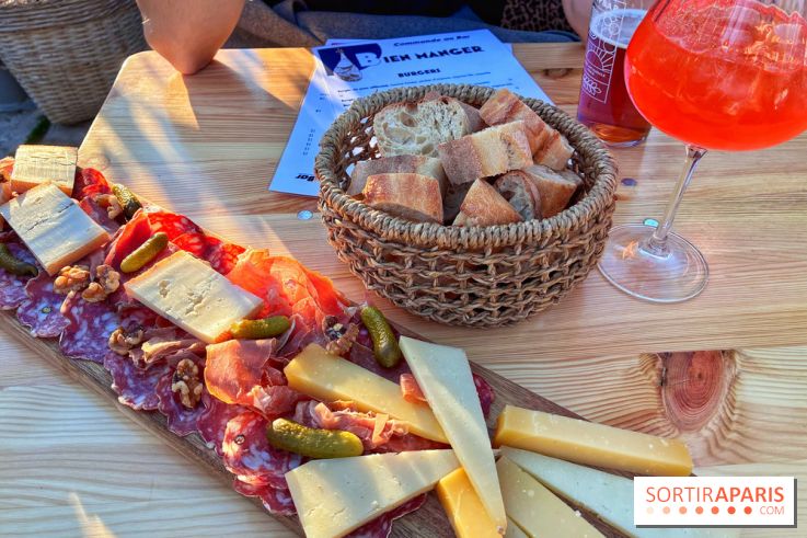 Une péniche-guinguette dédiée à l'apéro sur les quais de Seine  - IMG 4875