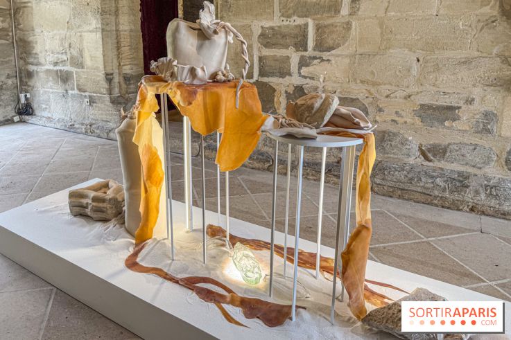 Inkarna : l’exposition de Yosra Mojtahedi à l’Abbaye de Maubuisson